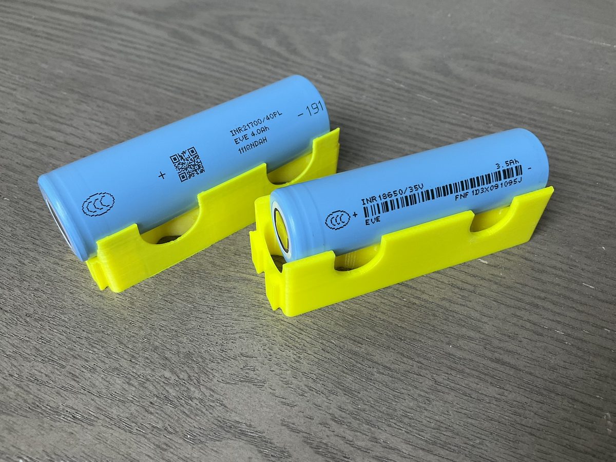 18650型と21700型のリチウムイオン電池セルの比較