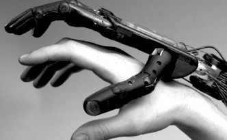 Size comparison between a Shadow Dexterous Hand and a human hand